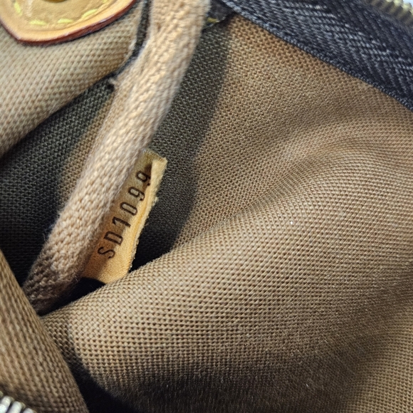 LOUIS VUITTON Monogram Eva Clutch Crossbody - Picture 12 of 15